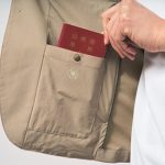 財布、パスポート、スマートフォン、鍵、イヤホンといった身の回り品を収納できる