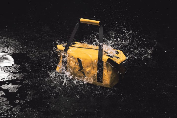 【水没OK!?】エーグルの完全防水ダッフル、ポケット16個にギミック満載…ほか「唯一無二の最強バッグ」が凄すぎる
