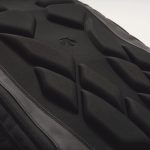 通気を促す独自開発の立体成型パーツにより、着用時のムレや温度上昇にアプローチ