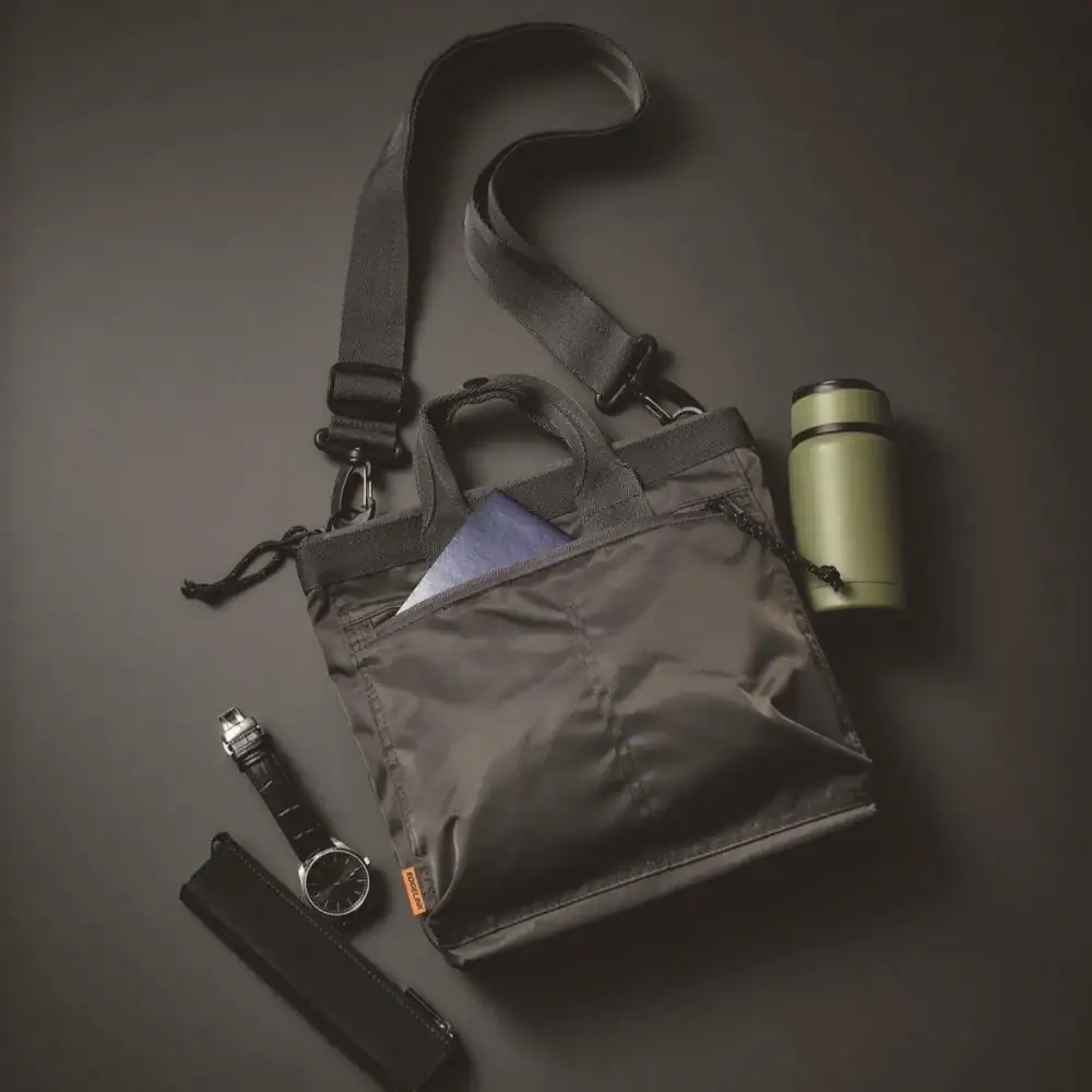 第2位　【1万円以下】L.L.Beanのマチ拡張バッグが凄すぎ！「意外と入る」手ぶら派必携の高機能ミニバッグ3選を徹底解説