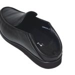 かかと部分を潰せばスリッパとして使用でき、シーンに応じて使い分けられる