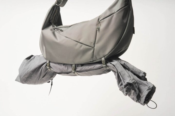 【バッグがベストに変身!?】コートエシエルの“着るカバン”ほか、唯一無二のギミックが光る「大人の個性派バッグ」3傑