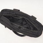 内外に多数のポケットを備え、機能的に扱える