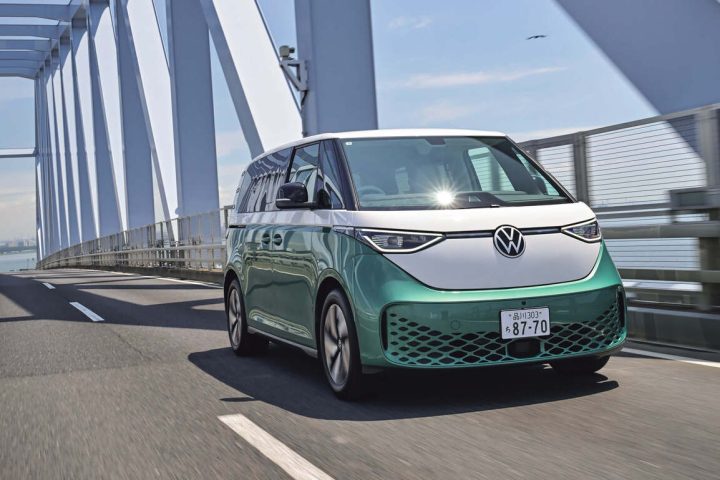 【約900万でも即完売】VW「ID.バズ」が爆売れする理由。車中泊も余裕な極上EVミニバンを徹底レビュー/No.1モノ雑誌編集長の『コレ深掘り』