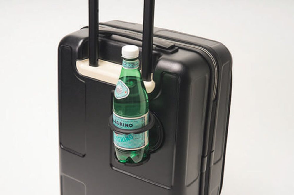 ボディ裏面に専用ホルダーをセット