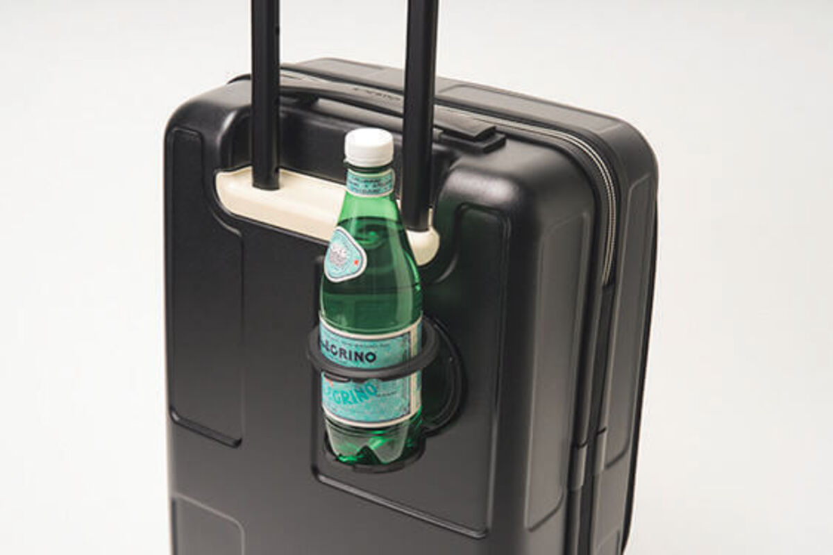 ボディ裏面に専用ホルダーをセット