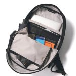 パッド入りのスリーブには16インチまでのPCが収納可能