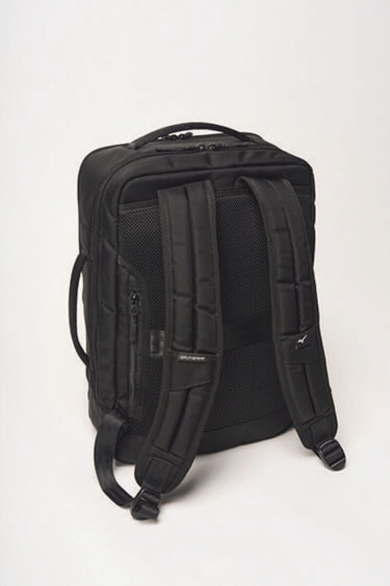 バックパネルのクッション性も高く、快適に背負える