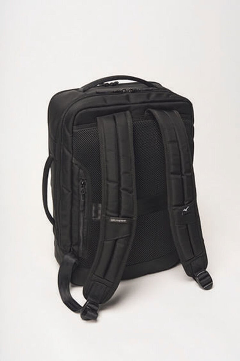 バックパネルのクッション性も高く、快適に背負える