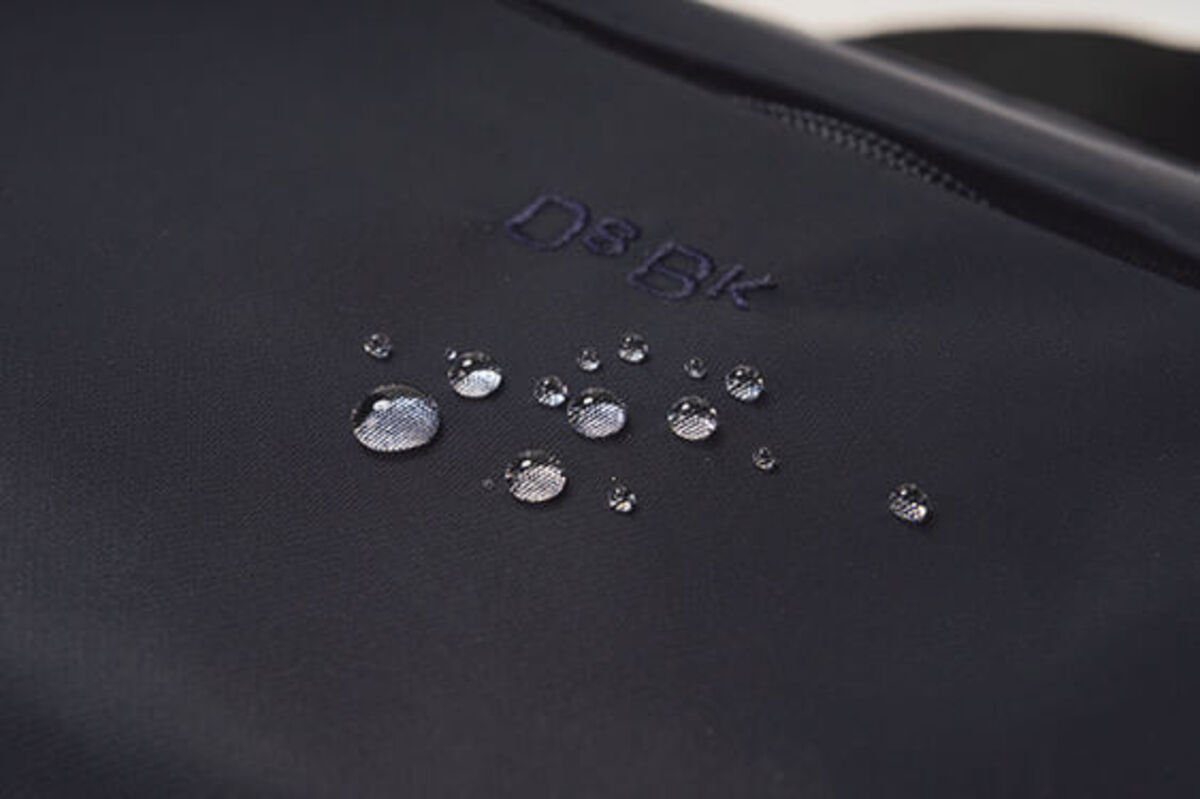 超耐久撥水加工〈ダントツ撥水〉を施している