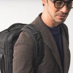 荷重を分散する分割設計＆肩にフィットしやすい角度設計が◎