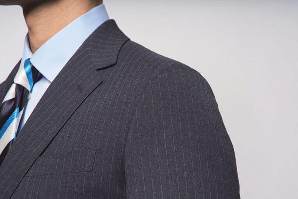 肩の可動域の広がりと着用時の軽さ・柔らかさを表現