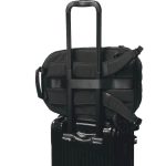 バックパネルにはキャリーハンドル用のベルトが