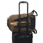 スーツケースに固定できるスマートトラベルストラップ付き