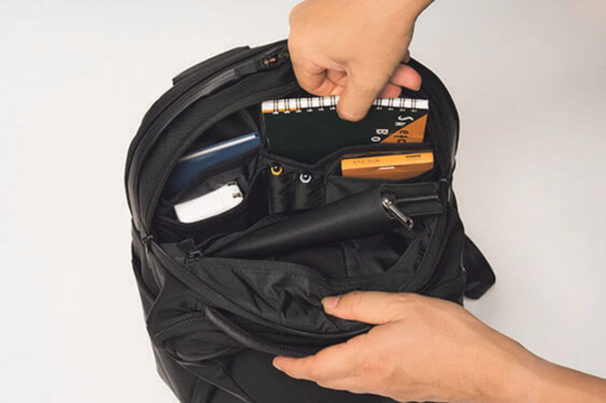 小物を整理できるユーティリティポケット