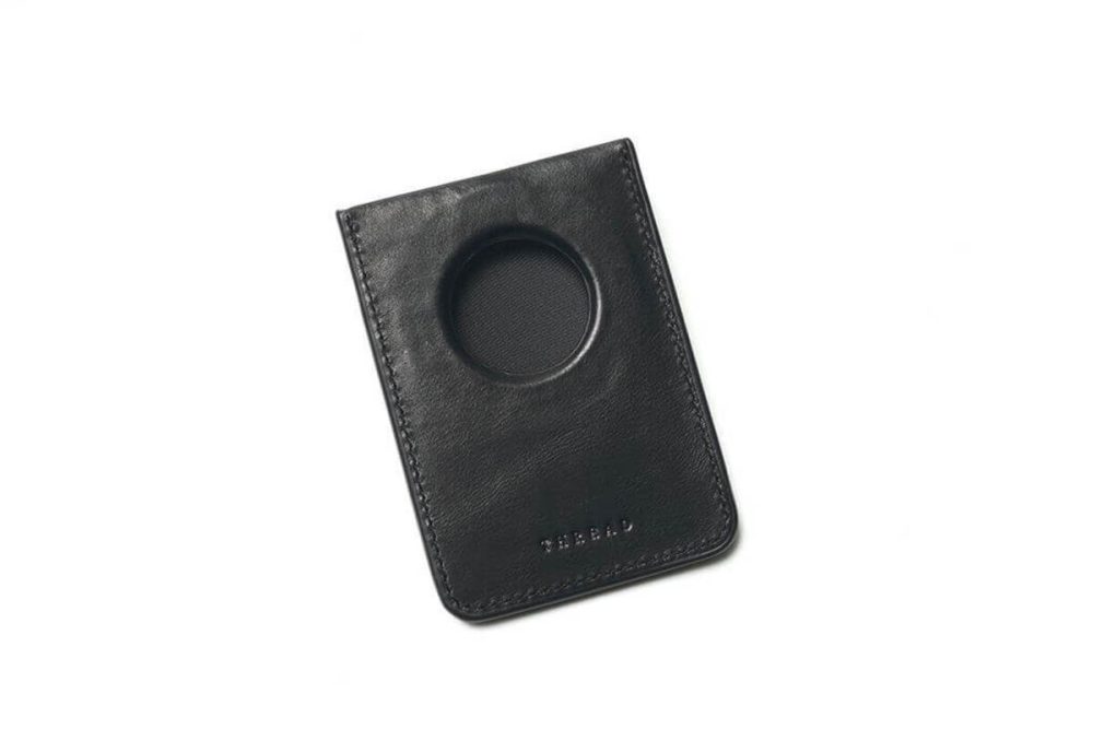 強力な磁石でスマホに密着