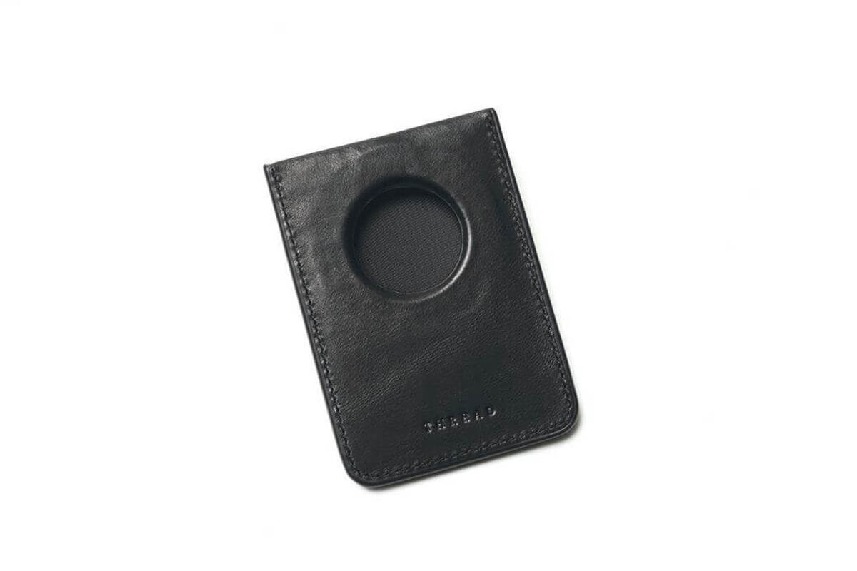 強力な磁石でスマホに密着