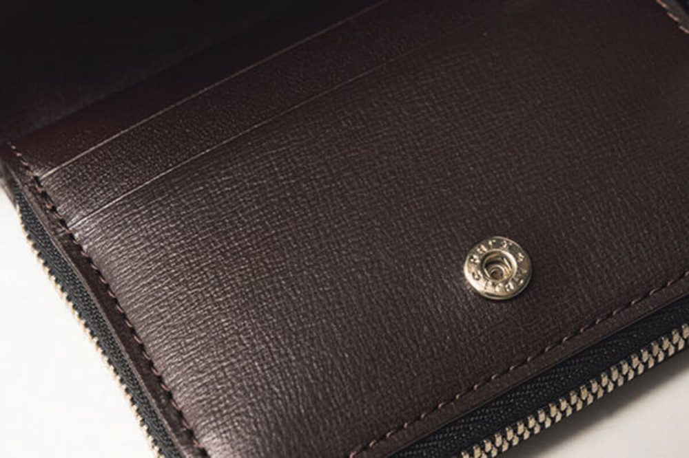 内装は型押しのホースハイド