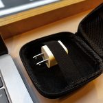 ケース内部の片側にはゴムバンドが付いているので、入れた荷物がポーチの中で動かないのも安心