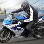 前傾姿勢が走る気分のスイッチにもなるジクサーSF250