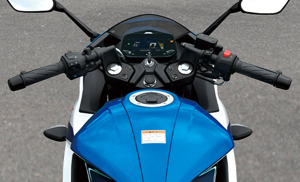 セパレートハンドルを採用