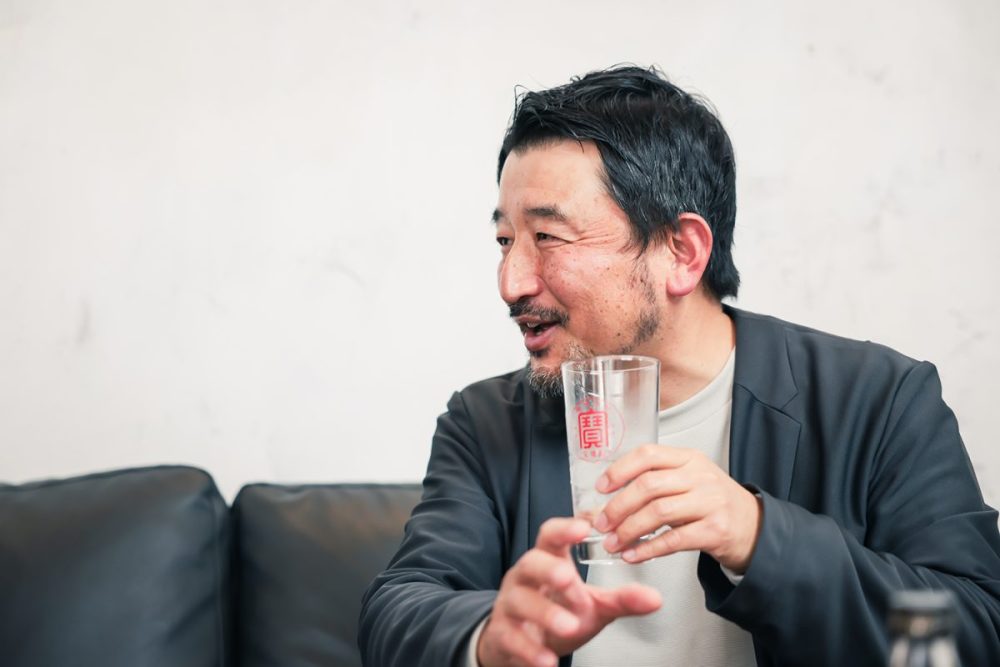 極上〈宝焼酎〉はピュアな味わいで口当たりもまろやか。どんな割り材で割っても美味しく飲めます