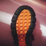 アウトソールまで各カラーに合わせたディテールに