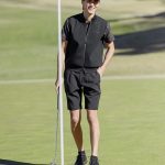 キャップ(85068-01)¥9,900/ニットベスト(85186-01)¥30,800/カモ柄シャツ(85191-01)¥26,400/ショートパンツ(85200-01)¥30,800