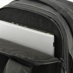 背胴側に独立した「PC収納部」付き。内装に柔らかなパイル生地を使用