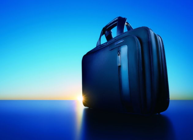 2011年｜EVL-2.0 健康志向による自転車通勤の増加を背景に、夜間の安全性向上を目的として、振動発電式LEDライトを日本で初めてビジネスバッグに搭載。東日本大震災を契機にリュックなど背負える形状が定着