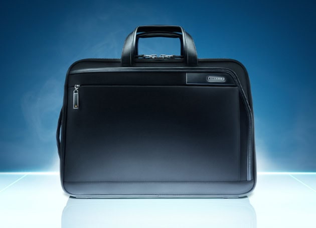 2014年｜EVL-2.5 タブレット端末の普及により電子機器の携行が一般化。衝撃吸収材「αGEL」をビジネスバッグに初搭載し、落下時にPCにかかる衝撃を緩和