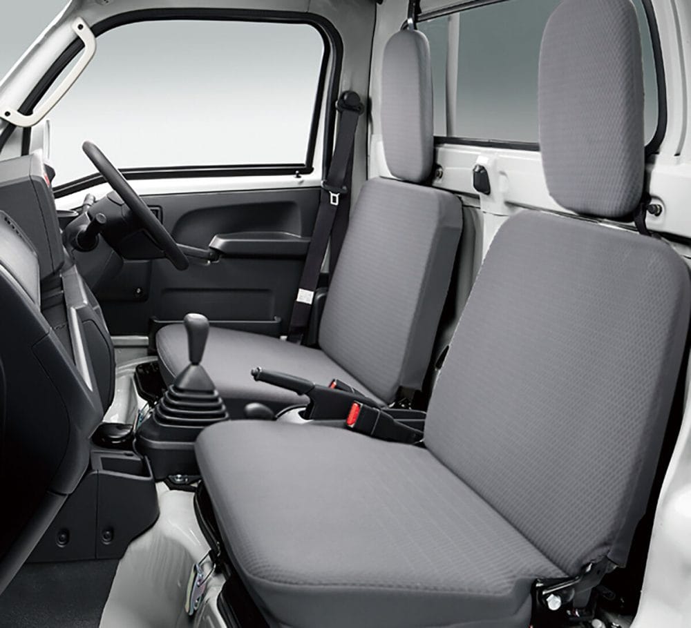 一部グレードにメーカー装着オプションとして、スマートフォン連携9インチディスプレイオーディオを設定