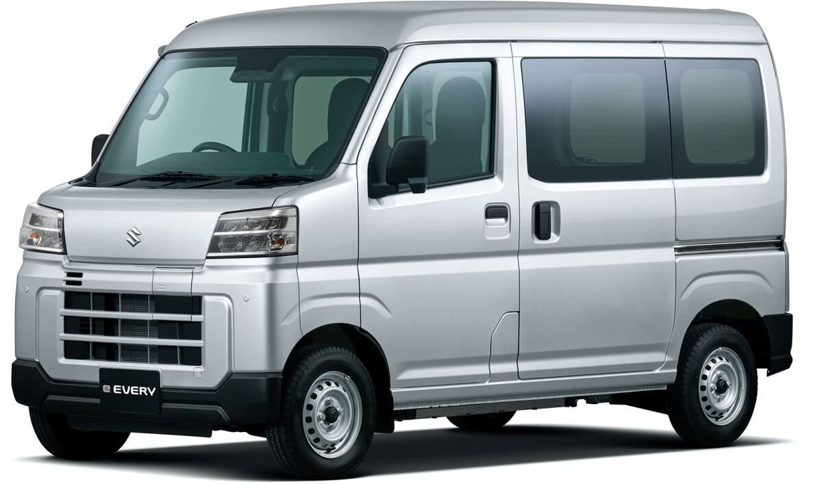 2シーターはホワイトB／ブライトシルバーメタリックの2色を設定