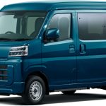 4シーターはレーザーブルークリスタルシャイン/ホワイトB/ブライトシルバーメタリックの3色を用意