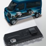 フロア下に大容量36.6kWリン酸鉄薄型リチウムイオンバッテリーを配置