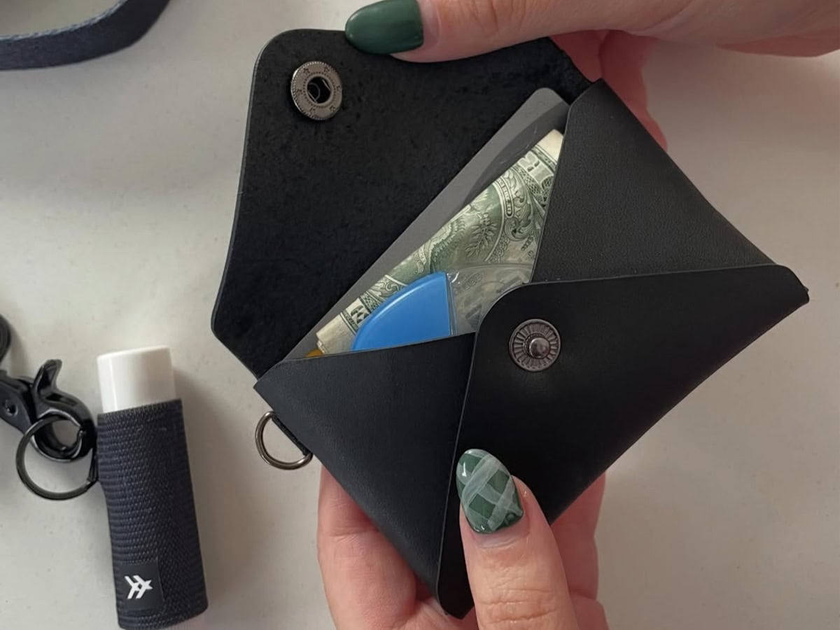 カードなら10枚程度収納可能