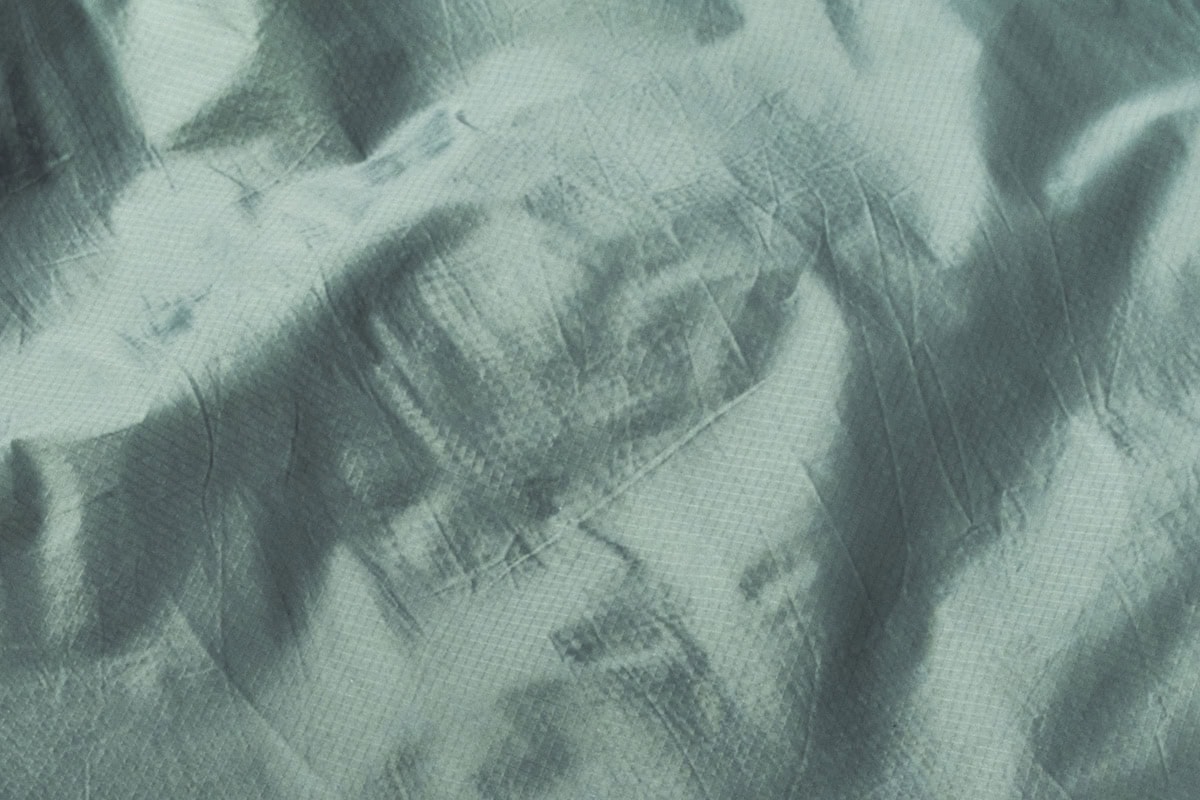 表生地には20Dリップストップナイロンを採用