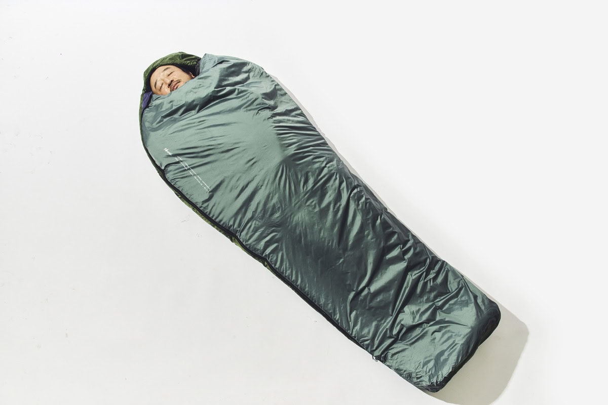 1万円台でナンガの寝袋が!?】初の化繊モデル「ZZZ BAG 10」のフカフカ
