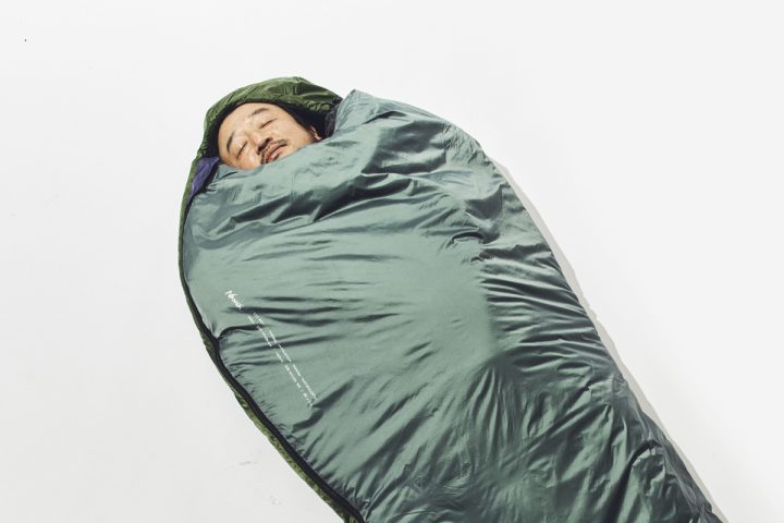 【1万円台でナンガの寝袋が!?】初の化繊モデル「ZZZBAG10」のフカフカ感に驚愕!初心者にもおすすめしたいコスパ最高の1枚/No.1モノ雑誌編集長のお墨付き『コレ買いです』Vol.159