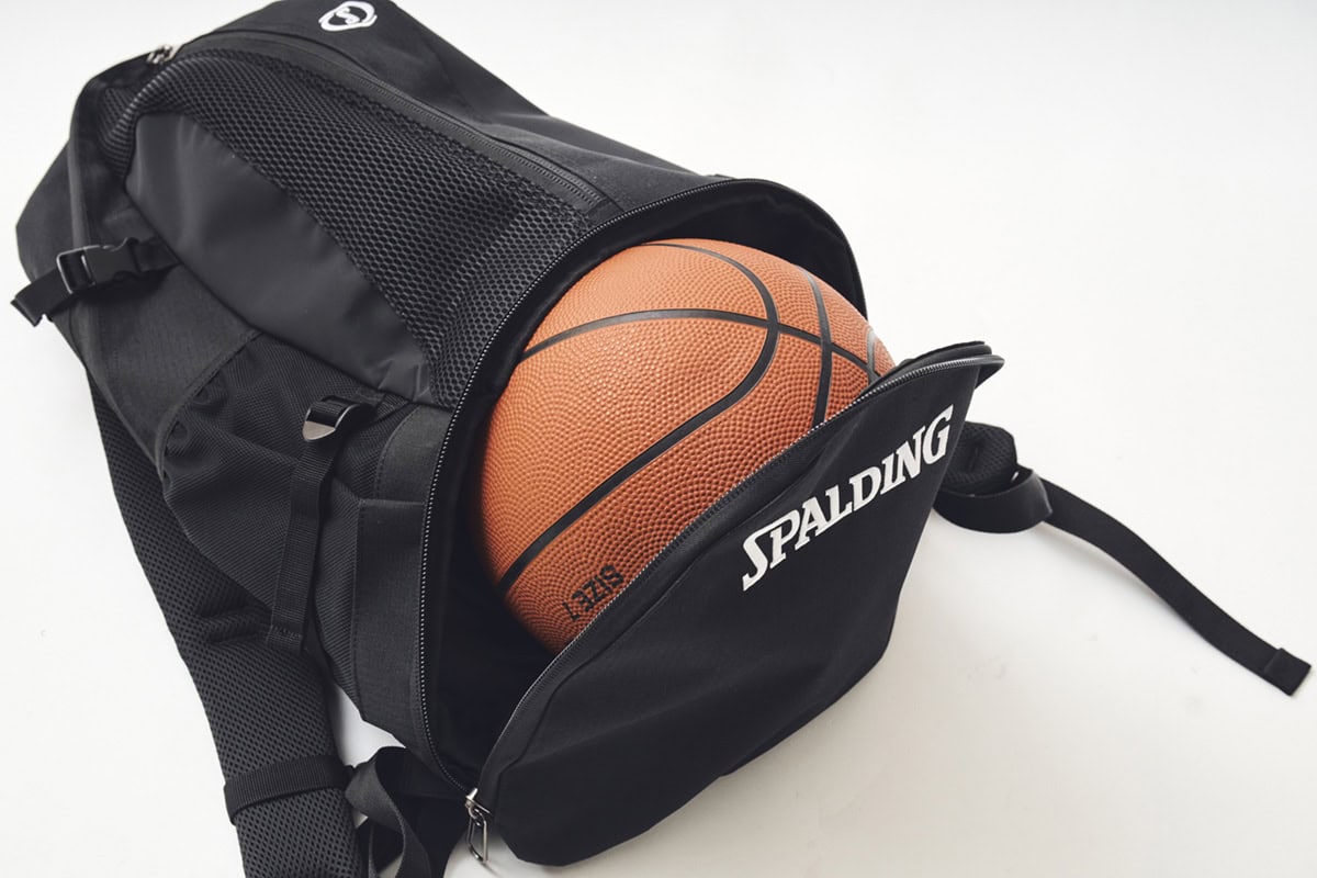 多収納っぷりが凄い】仕事もジムも！スポルディングのバスケ用バッグ