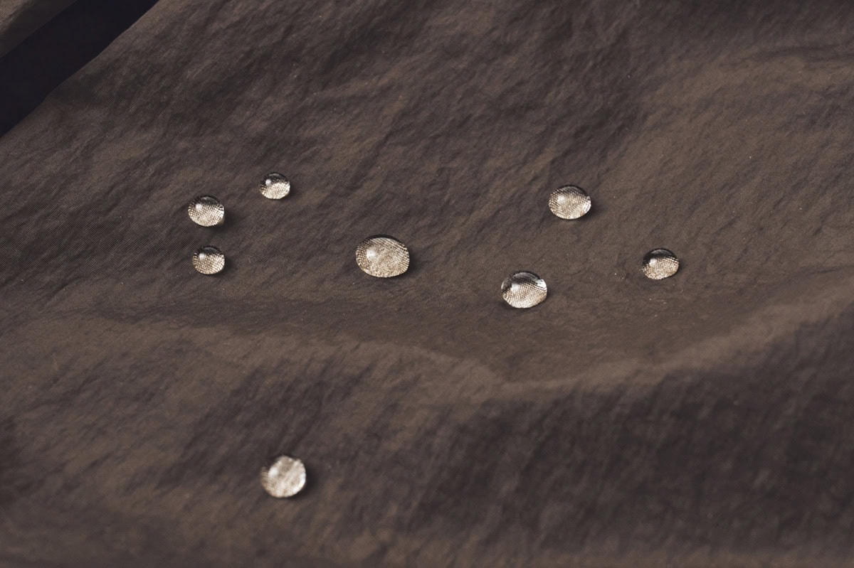 生地にナイロンタフタを採用