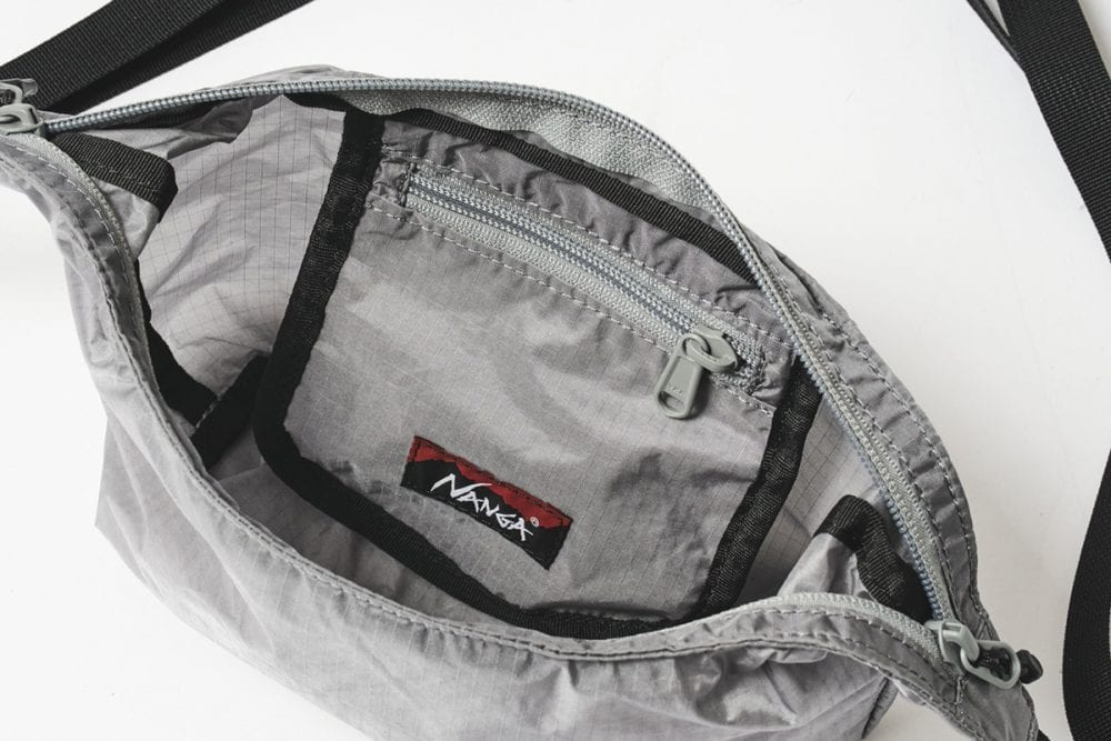 吊り下げポケットを設けたシンプル構造