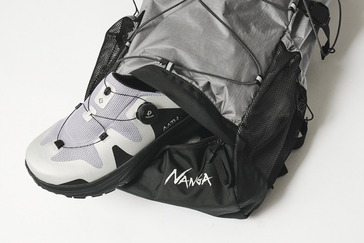 ボトムにコンパートメントが設けられている