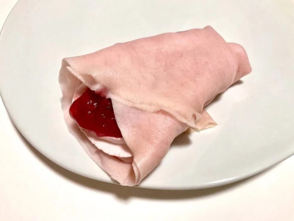 第3位　「一口目から完成度高っ！」セブン-イレブン春スイーツ“さくら＆いちご”を食べ比べ【1位はクリーム欲が完全成仏するケーキ】