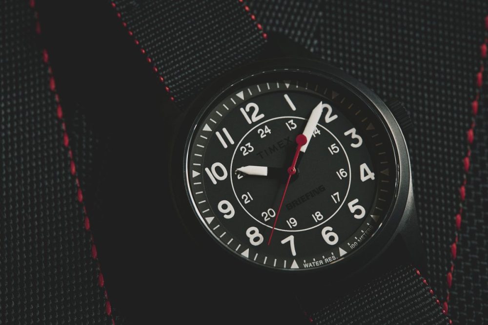 ビートブラスト加工を施したマットブラック仕上げで光の反射を抑え、実用性を高めている