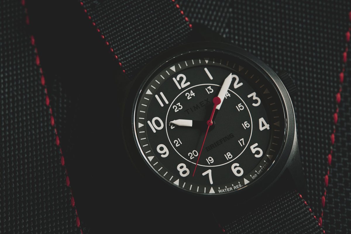 ビートブラスト加工を施したマットブラック仕上げで光の反射を抑え、実用性を高めている