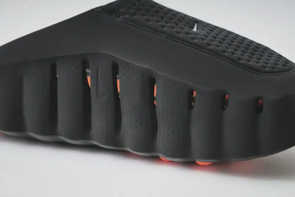 第2位　【脳が覚醒する靴!?】足裏“22個の突起”で集中力を爆上げ！ナイキの「神経科学シューズ」は心も整える／No.1モノ雑誌編集長のお墨付き『コレ買いです』Vol.153