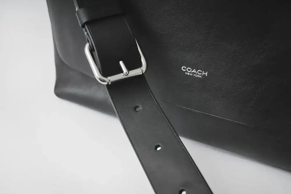 第1位　【結論、やっぱりコーチの革は凄い】一生モノ発見！オンオフ使える“大人のメッセンジャーバッグ”が感動レベル／No.1モノ雑誌編集長のお墨付き『コレ買いです』Vol.151