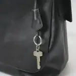 第1位　【結論、やっぱりコーチの革は凄い】一生モノ発見！オンオフ使える“大人のメッセンジャーバッグ”が感動レベル／No.1モノ雑誌編集長のお墨付き『コレ買いです』Vol.151