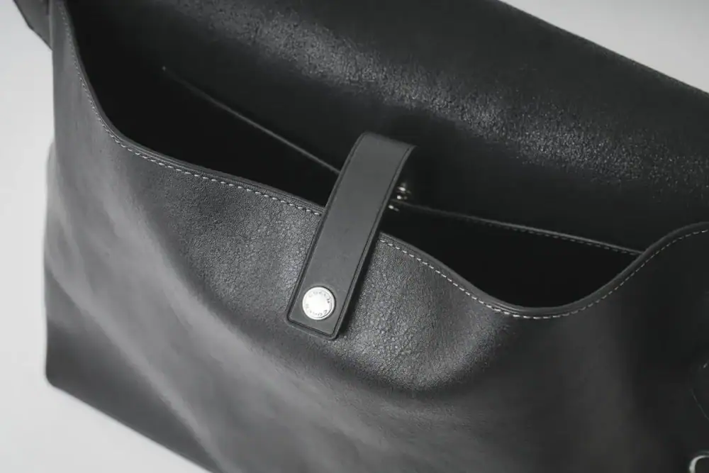 第1位　【結論、やっぱりコーチの革は凄い】一生モノ発見！オンオフ使える“大人のメッセンジャーバッグ”が感動レベル／No.1モノ雑誌編集長のお墨付き『コレ買いです』Vol.151